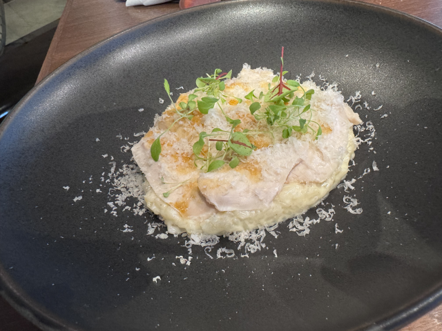 メイン（川俣軍鶏胸肉とパルメザンチーズのリゾット）